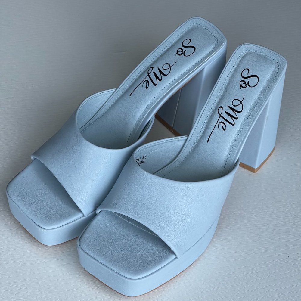 Forever 21 Platform Heels Sandals Blue Colour 8.5 size